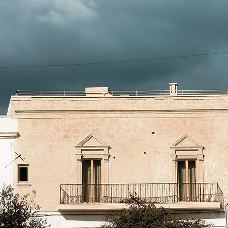 Palazzo Vigilarium - Boutique - Rooftop & Arts בית הארחה אוג'אנו לה קייזה