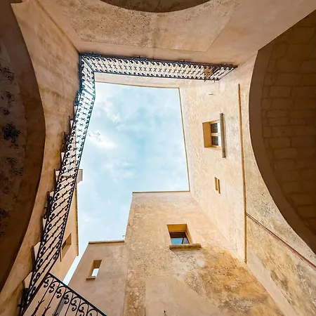 Palazzo Vigilarium - Boutique - Rooftop & Arts בית הארחה *
