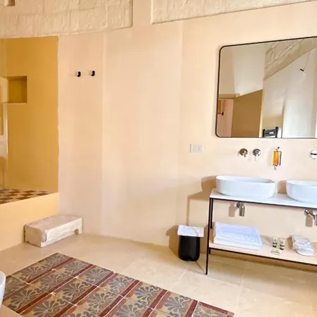 Palazzo Vigilarium - Boutique - Rooftop & Arts * אוג'אנו לה קייזה