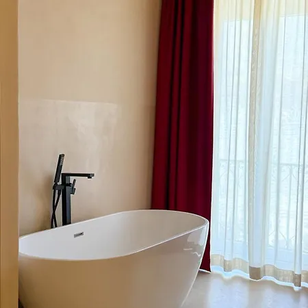 Palazzo Vigilarium - Boutique - Rooftop & Arts בית הארחה אוג'אנו לה קייזה