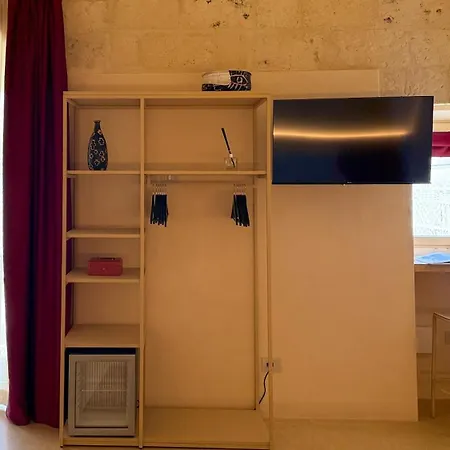 בית הארחה Palazzo Vigilarium - Boutique - Rooftop & Arts אוג'אנו לה קייזה