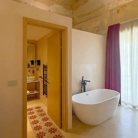Palazzo Vigilarium - Boutique - Rooftop & Arts בית הארחה אוג'אנו לה קייזה