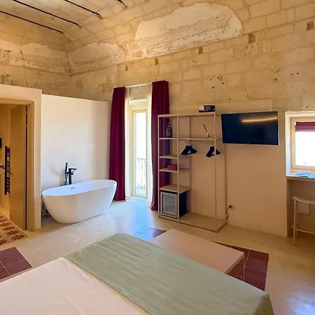 Palazzo Vigilarium - Boutique - Rooftop & Arts * אוג'אנו לה קייזה