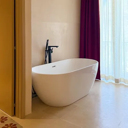 Palazzo Vigilarium - Boutique - Rooftop & Arts * אוג'אנו לה קייזה