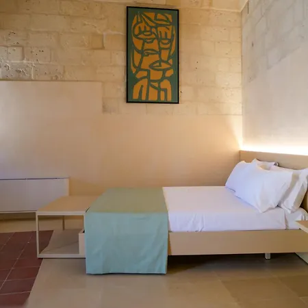 בית הארחה Palazzo Vigilarium - Boutique - Rooftop & Arts אוג'אנו לה קייזה