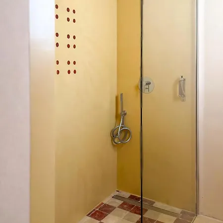 Palazzo Vigilarium - Boutique - Rooftop & Arts בית הארחה
