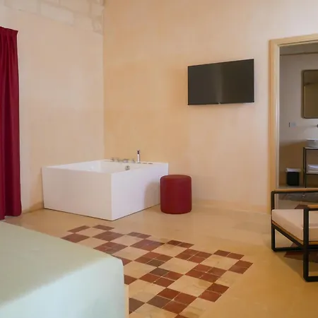 בית הארחה Palazzo Vigilarium - Boutique - Rooftop & Arts אוג'אנו לה קייזה